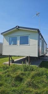 Luxury static caravan on SunnySands with mountain views