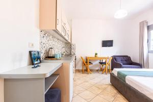 Downtown Studio - Cozy, Kitchen & Easy Access