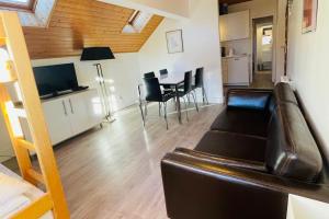 Bright Apartment at the Foot of the Slopes Mountain View Sleeps 4