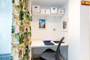 Chiswick Studio Retreat with Private Balcony