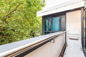 Chiswick Studio Retreat with Private Balcony