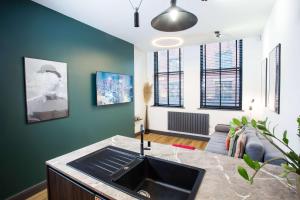 Stylish Grade II Listed 1-Bed Northern Quarter Apartment