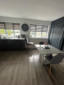 The Airfield Happy Apartment