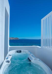 Signature Suite with Sea View and Outdoor Hot Tub