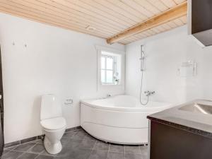 Holiday Home Edzard - 900m from the sea by Interhome