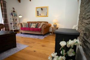 Pant Y Dwr Bach Cardigan