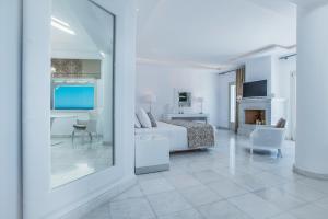Grand Suite with Sea View and Outdoor Hot Tub