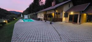 VILA LASOVIC + POOL + JACUZZI + SAUNA