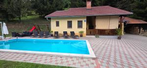 VILA LASOVIC + POOL + JACUZZI + SAUNA