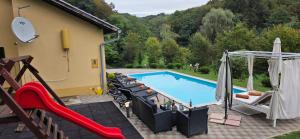 VILA LASOVIC + POOL + JACUZZI + SAUNA