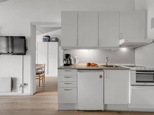Apartment Jari - 200m from the sea by Interhome