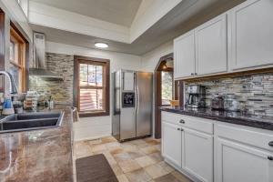 4 Bdrm Amazing Veiws