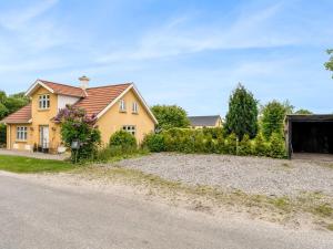 Holiday Home Elza - 2-5km from the sea by Interhome