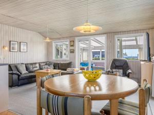 Holiday Home Raymond - 175m from the sea by Interhome