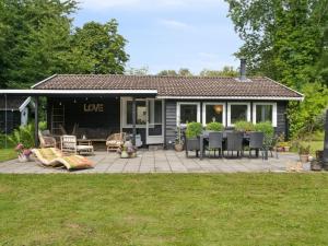 Holiday Home Eida - 1-7km from the sea by Interhome