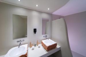 Amphitryon City Hotel