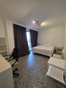 HABITACIÓN privada centro málaga cerca tren María Zambrano y playa muy buena conexión WiFi