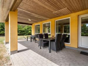 Holiday Home Ebon - from the sea by Interhome