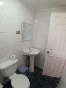 Casa familiar El Quisco con estacionamiento y parrilla