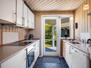 Holiday Home Ernesta - from the sea by Interhome