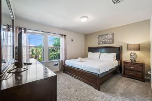 8 Bedroom Lakefront Masterpiece