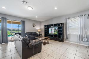 8 Bedroom Lakefront Masterpiece