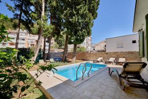 Mediterranean vacation home with pool Petrovac