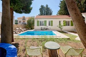 Mediterranean vacation home with pool Petrovac