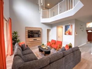 Six Bed Pool Villa in Resort -Close to Disney!