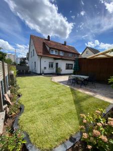 Modernes Ferienhaus mit Kochinsel, Garten, 2 Parkplätze inkl, 4-8 Pers