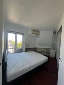 Eiffel Tower View Apartment