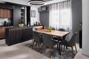 Central INN Apartment with 2 parking spots