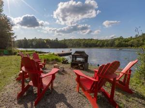 Four Season Waterfront Muskoka Retreat