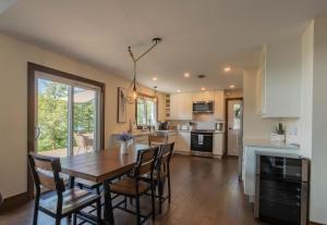 Four Season Waterfront Muskoka Retreat