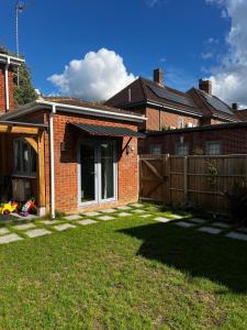 The Cherry Hill Studio - Kitchenette, bathroom, parking and lovely garden