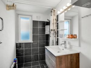 Holiday Home Gudrund - 800m to the fjord by Interhome