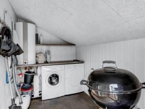 Holiday Home Leeve - 1-4km to the fjord by Interhome