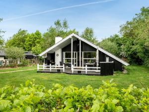 Holiday Home Wenche - 600m to the fjord by Interhome