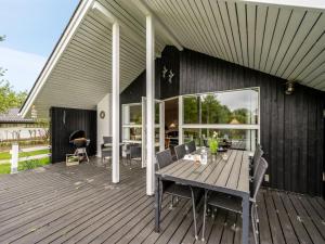Holiday Home Wenche - 600m to the fjord by Interhome