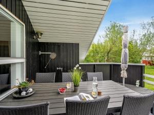 Holiday Home Wenche - 600m to the fjord by Interhome