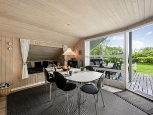 Holiday Home Wenche - 600m to the fjord by Interhome
