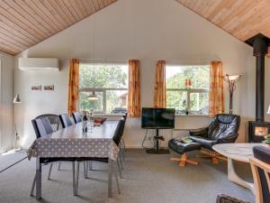 Holiday Home Herlugh - 1km to the fjord by Interhome