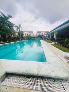 Cozy 3BR Family Home with Shared Pool Access