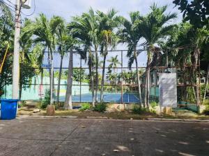 Cozy 3BR Family Home with Shared Pool Access