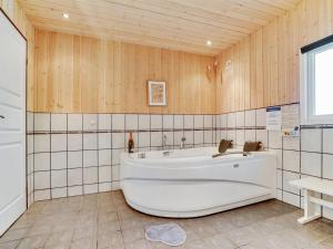 Holiday Home Tord - 350m from the sea by Interhome