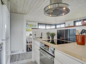 Holiday Home Stjerne - 300m from the sea by Interhome