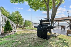 Beachfront Apartment - 8 min from downtown