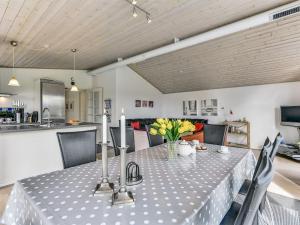 Holiday Home Sylvelin - 400m to the fjord by Interhome