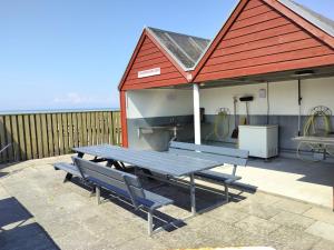 Apartment Line - 10m from the sea by Interhome