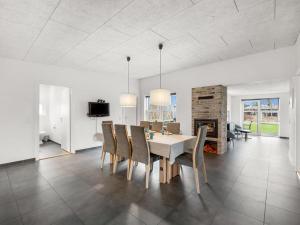 Holiday Home Jarven - 500m to the fjord by Interhome